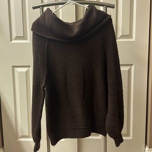 Free People turtleneck sweater, size xs, oversized style, majestic oak color